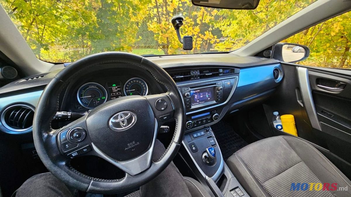 2013' Toyota Auris photo #4