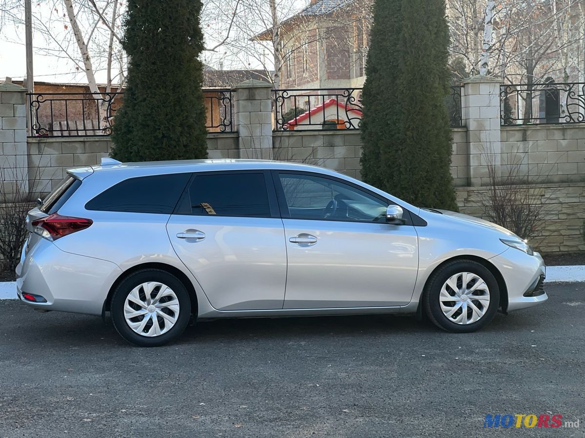 2017' Toyota Auris photo #3