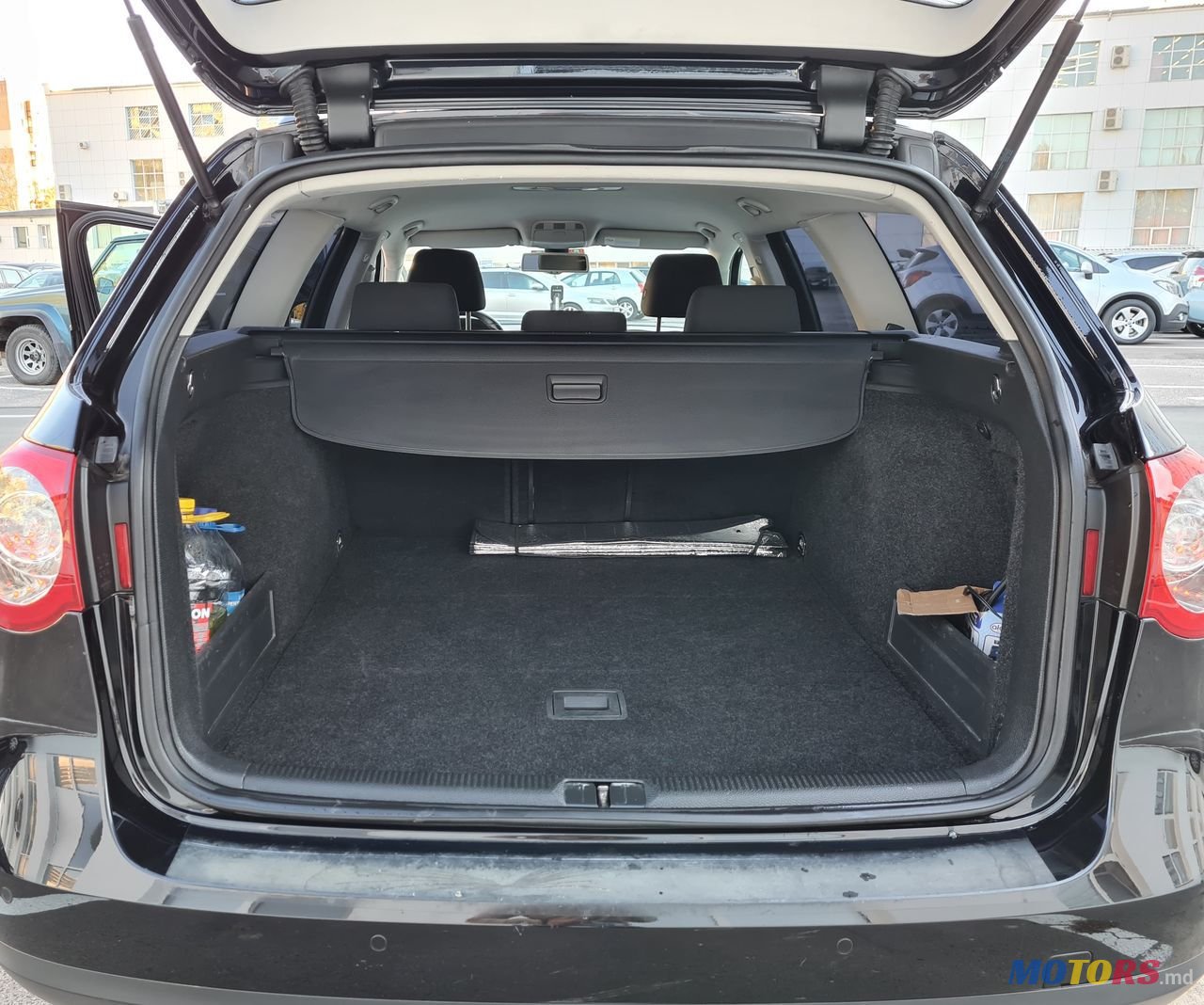 2010' Volkswagen Passat photo #4