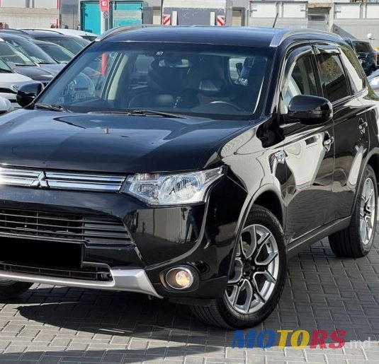 2014' Mitsubishi Outlander photo #1