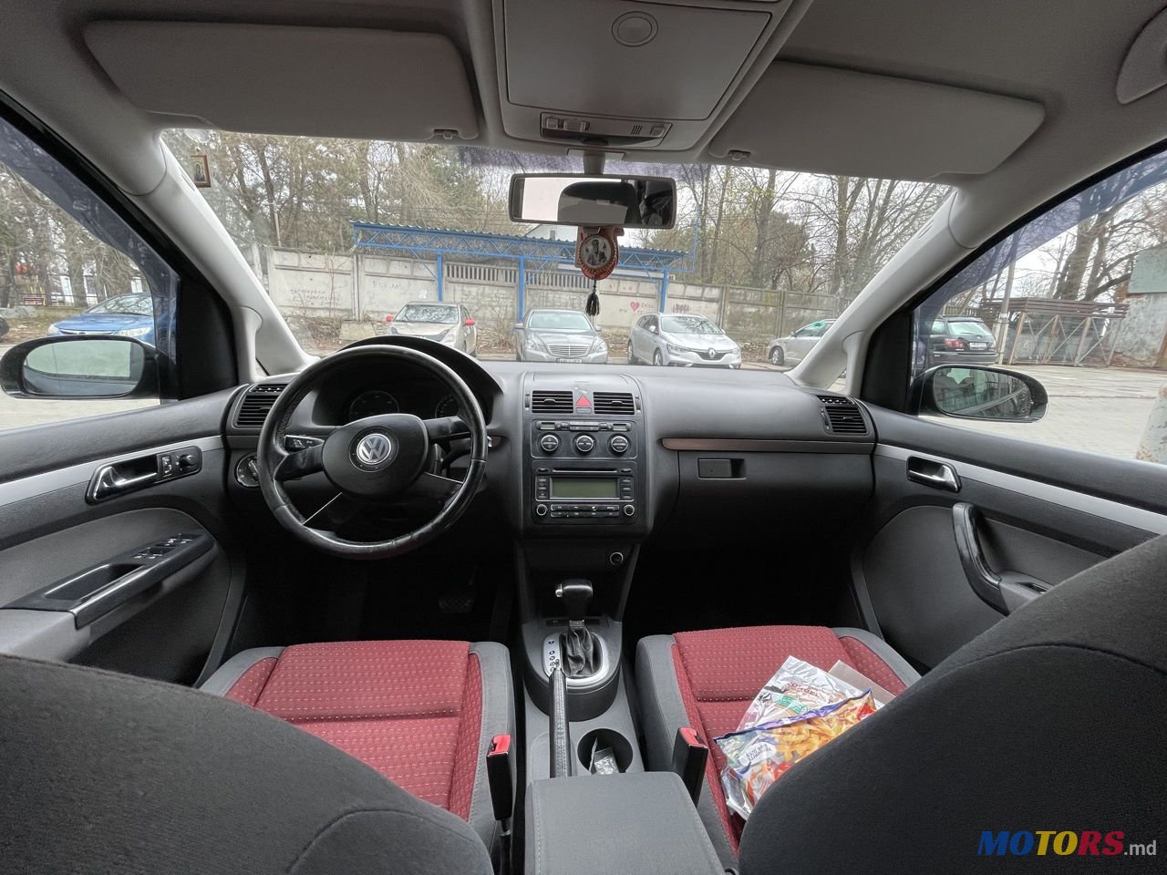 2005' Volkswagen Touran photo #4