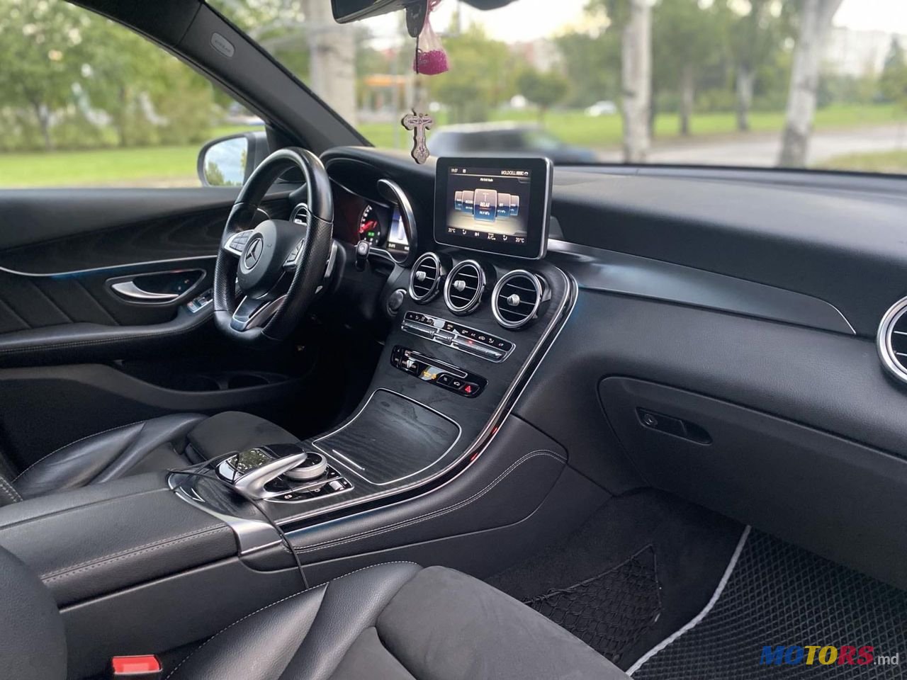 2017' Mercedes-Benz GLC photo #4