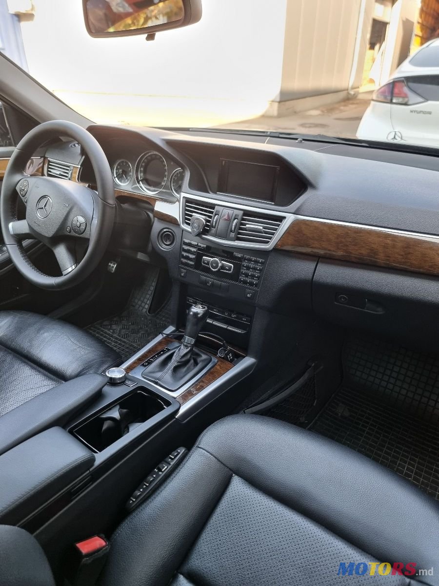 2012' Mercedes-Benz E-Class photo #3