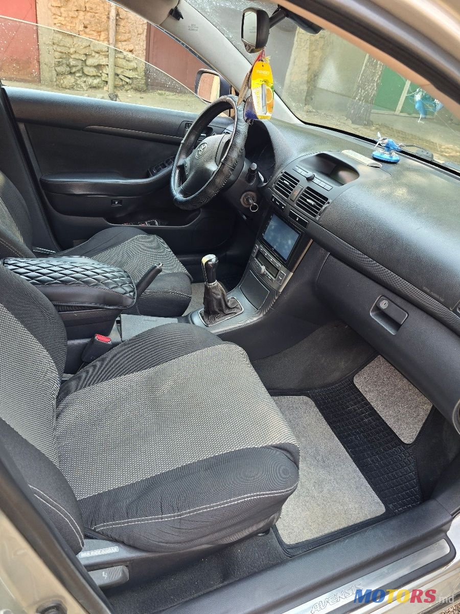 2003' Toyota Avensis photo #5