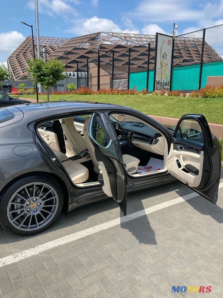 2015' Porsche Panamera photo #4
