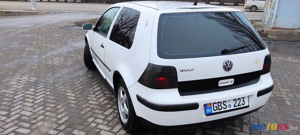 2001' Volkswagen Golf photo #4