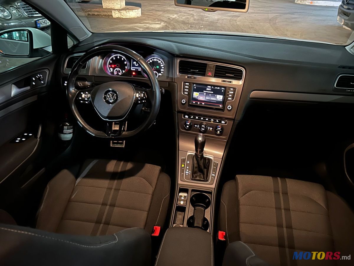 2016' Volkswagen Golf photo #6