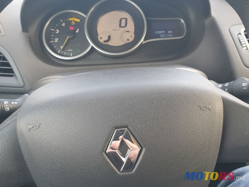 2011' Renault Megane photo #3