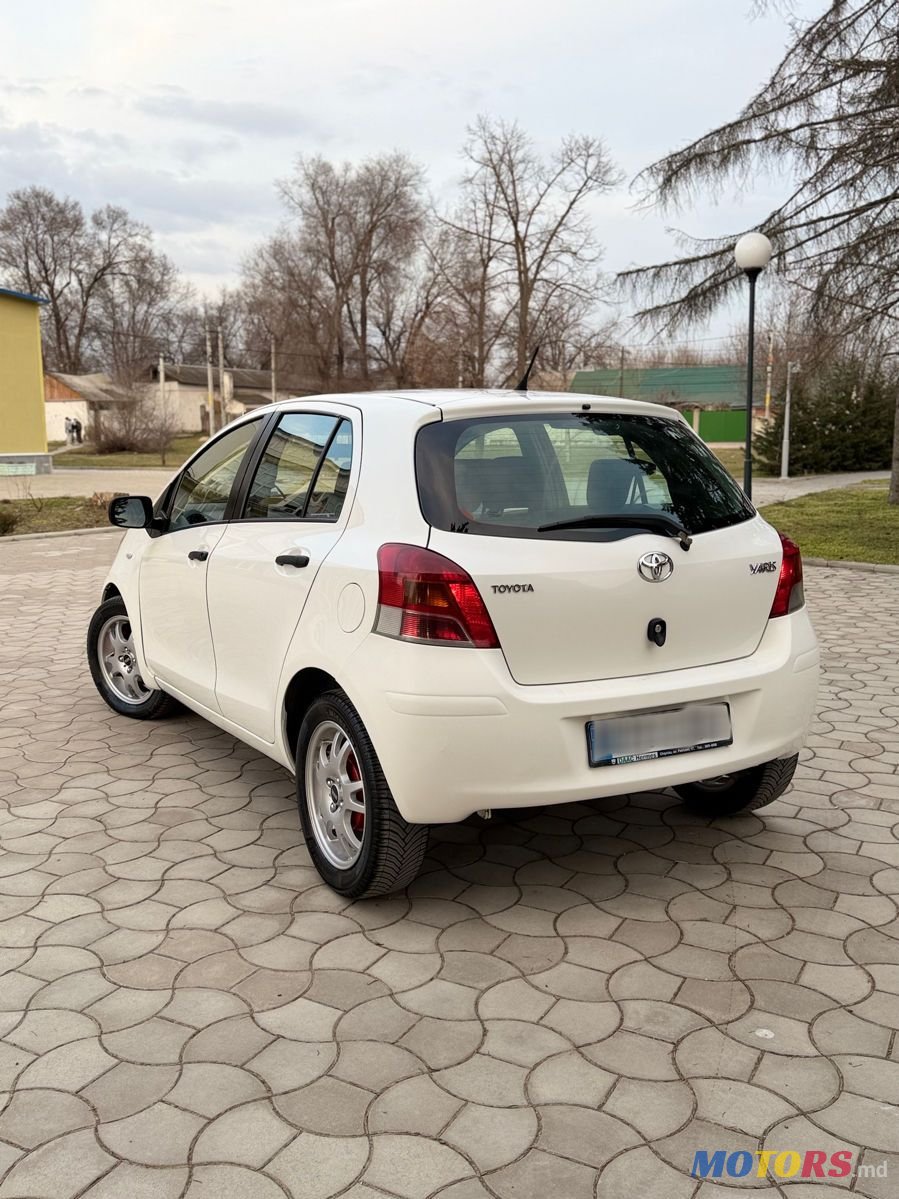 2010' Toyota Yaris photo #3