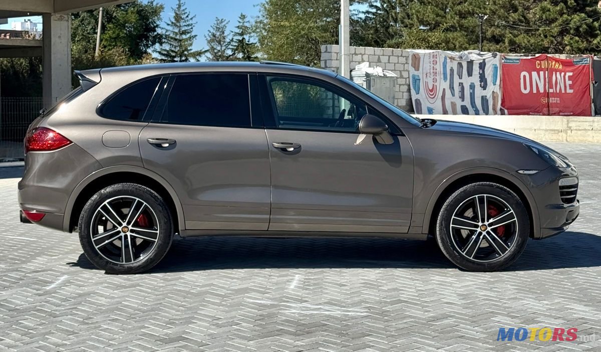 2012' Porsche Cayenne photo #3