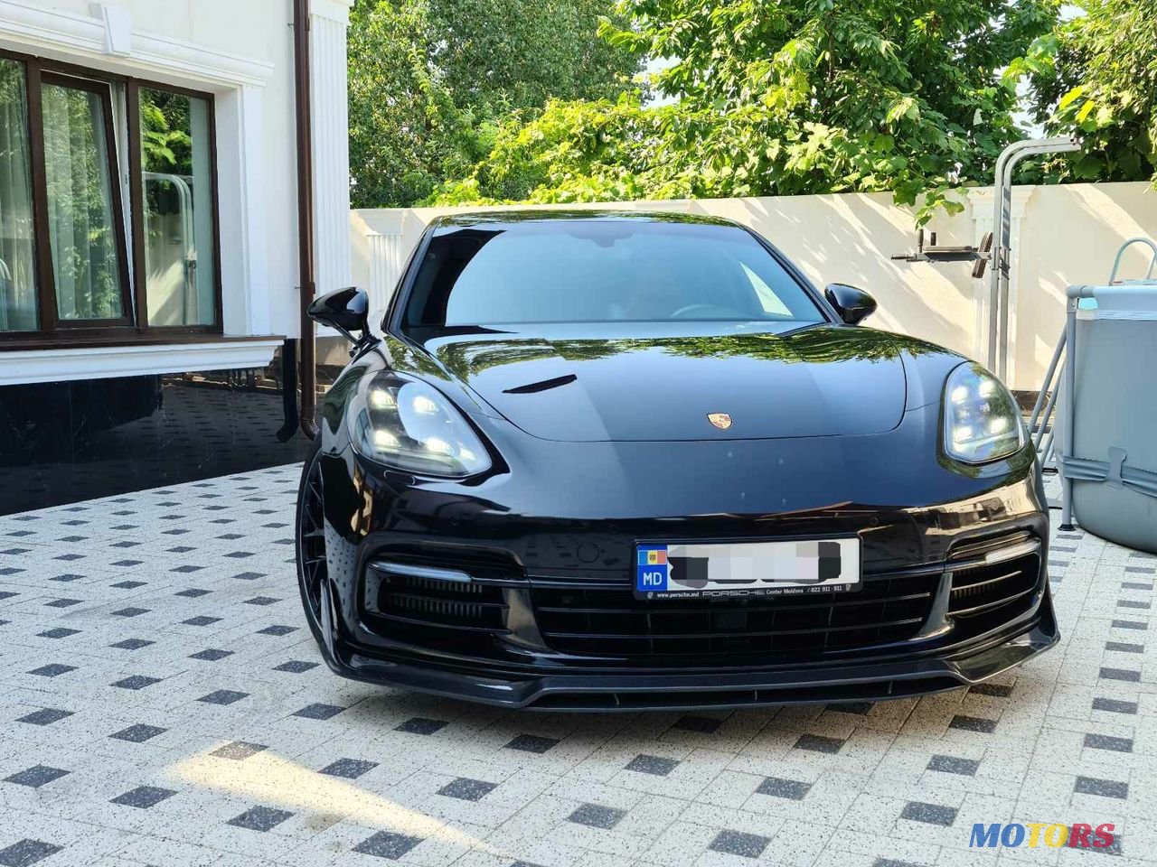 2017' Porsche Panamera photo #3