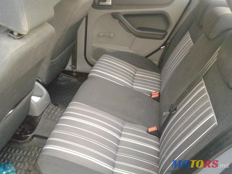 2010' Ford Focus photo #3