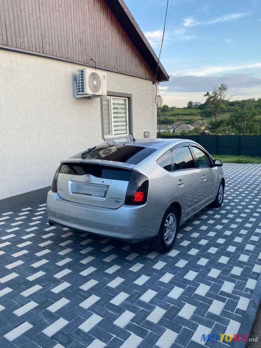 2005' Toyota Prius photo #3