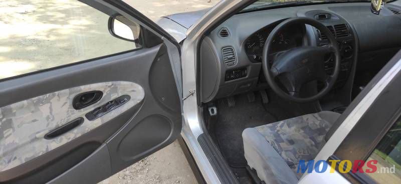 1999' Mitsubishi Carisma photo #6