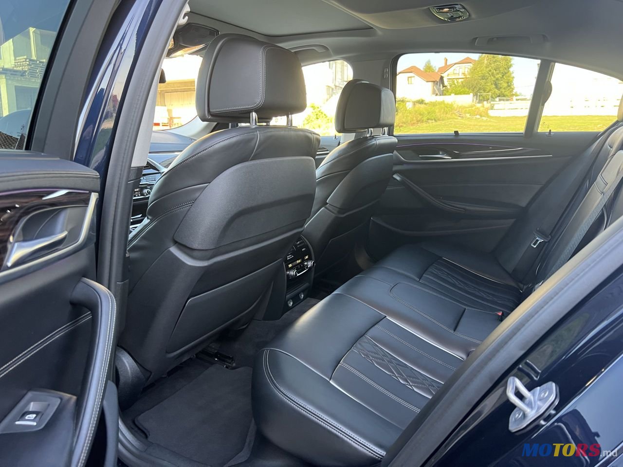 2017' BMW 5 Series photo #6