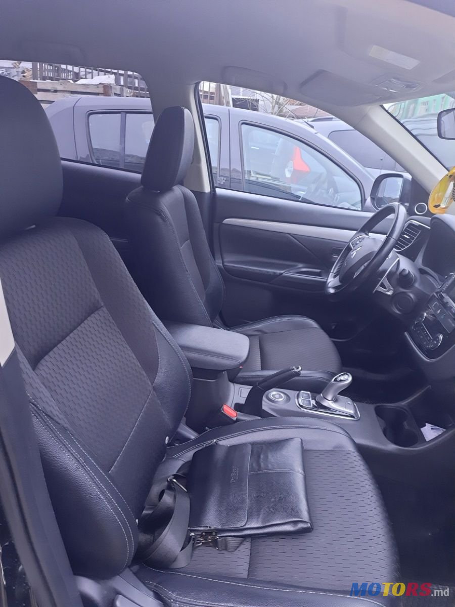 2014' Mitsubishi Outlander photo #4