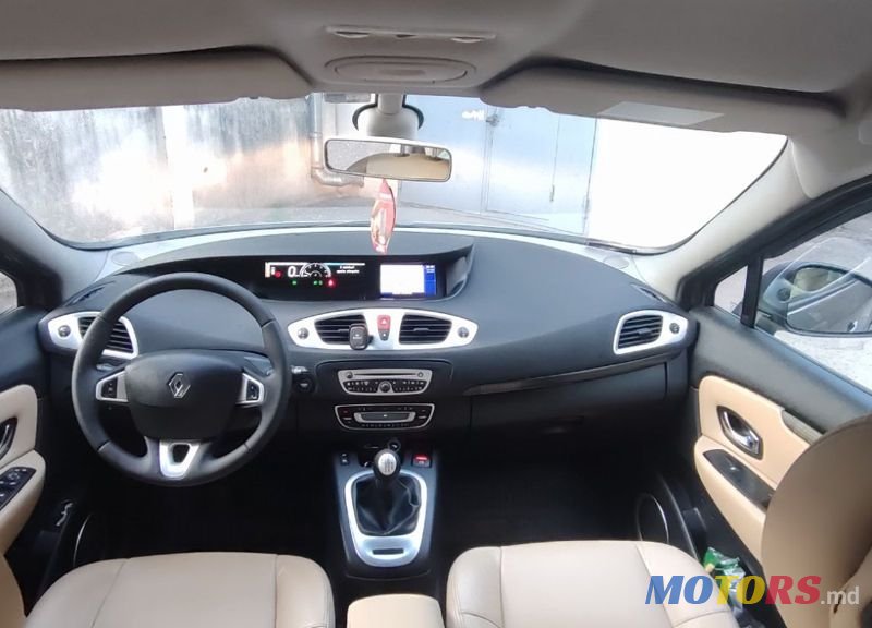 2010' Renault Grand Scenic photo #6