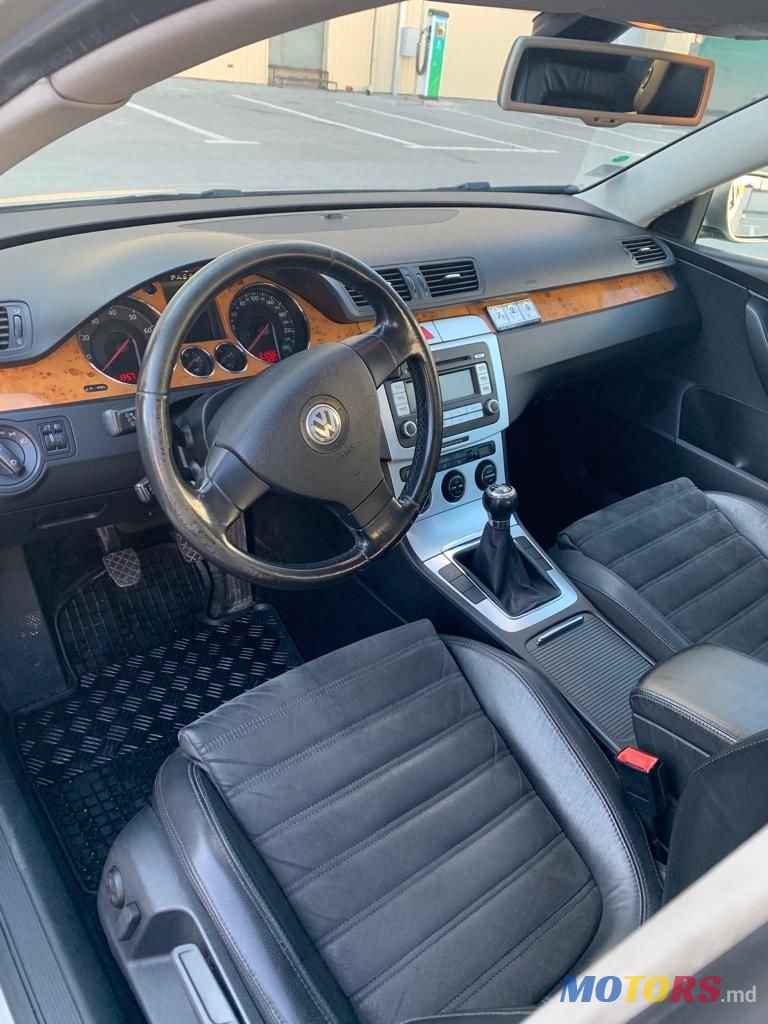 2008' Volkswagen Passat photo #5