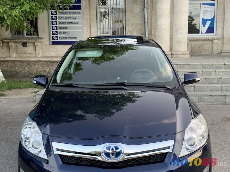 2011' Toyota Auris photo #2