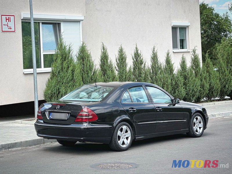 2005' Mercedes-Benz E Класс photo #6