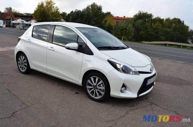 2012' Toyota Yaris photo #2