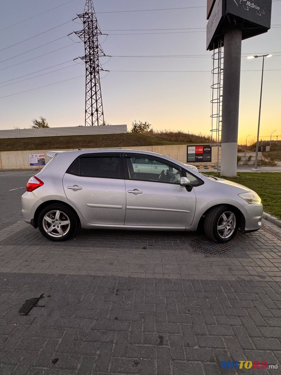 2010' Toyota Auris photo #5