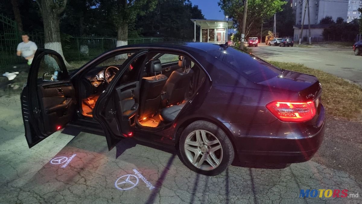 2011' Mercedes-Benz E-Class photo #2