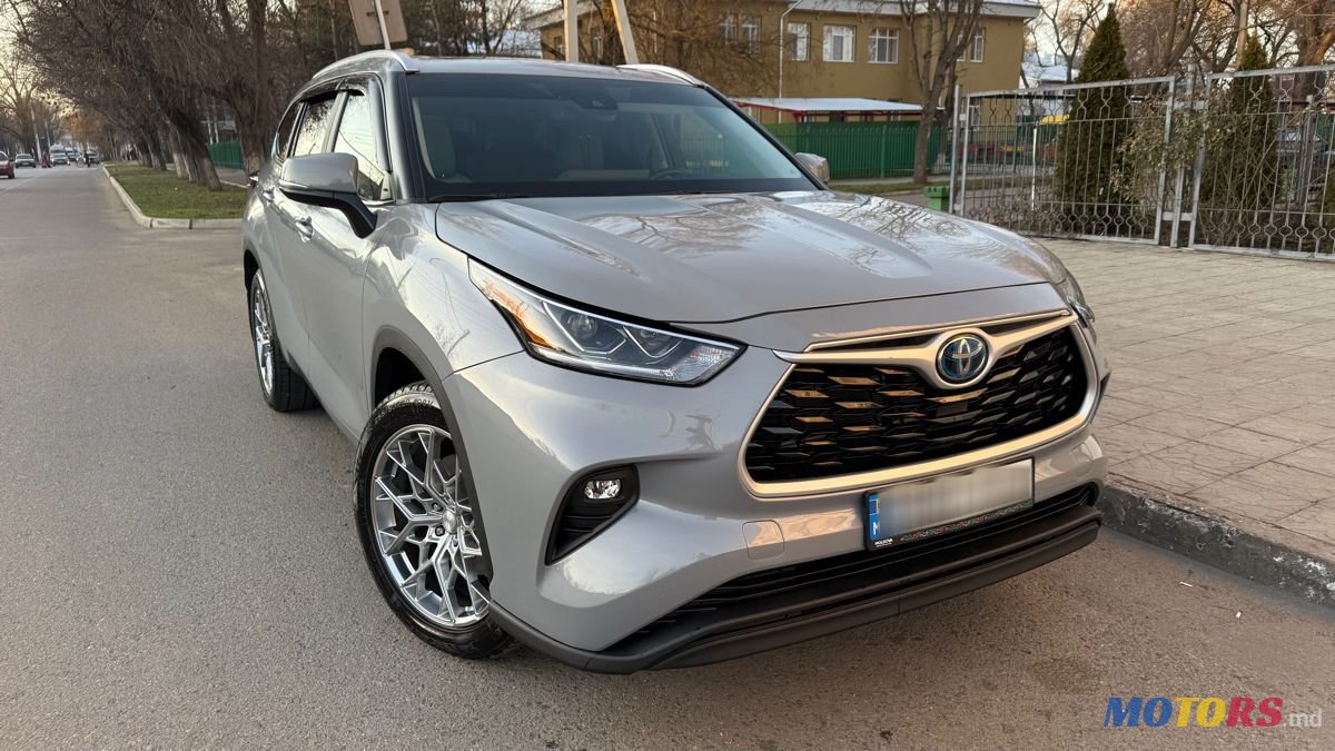 2022' Toyota Highlander photo #2