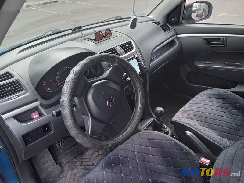 2010' Suzuki Swift photo #5