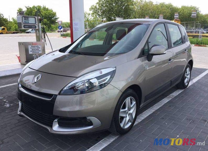 2013' Renault Scenic photo #2