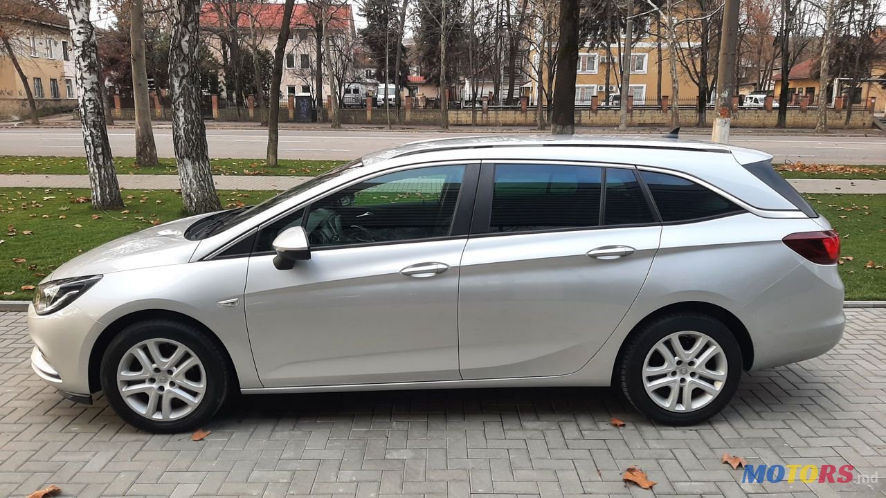 2017' Opel Astra photo #4