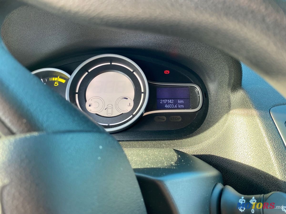 2012' Renault Megane photo #6