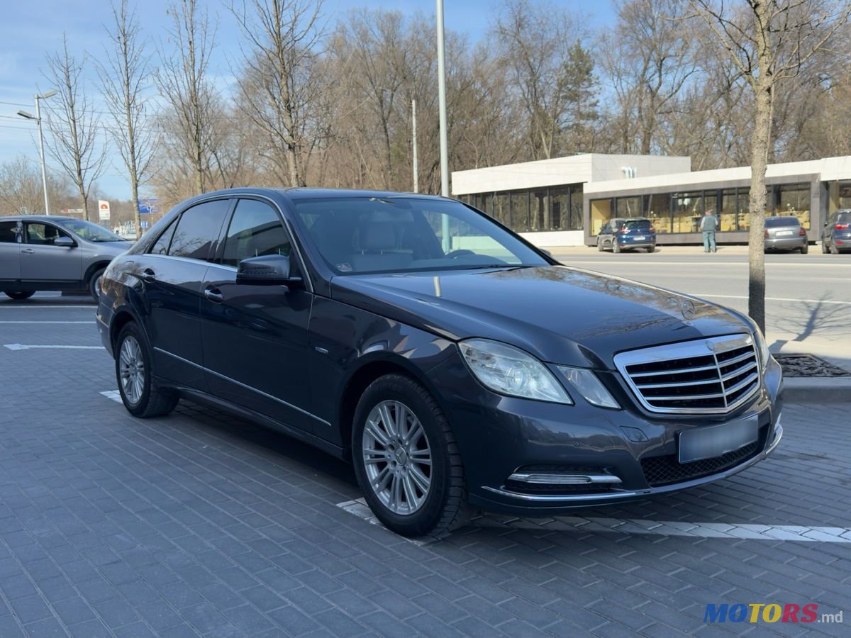 2011' Mercedes-Benz E-Class photo #2