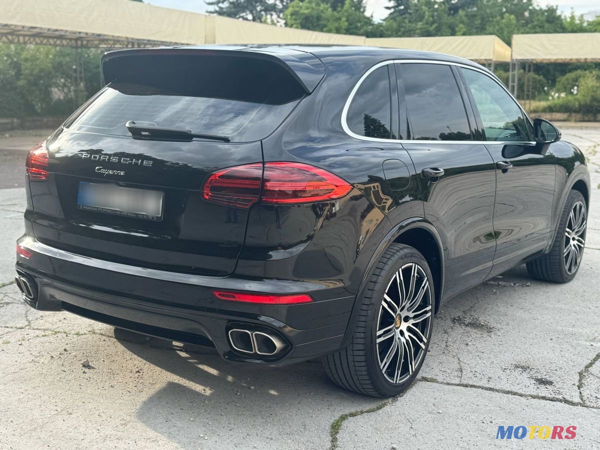 2016' Porsche Cayenne photo #3