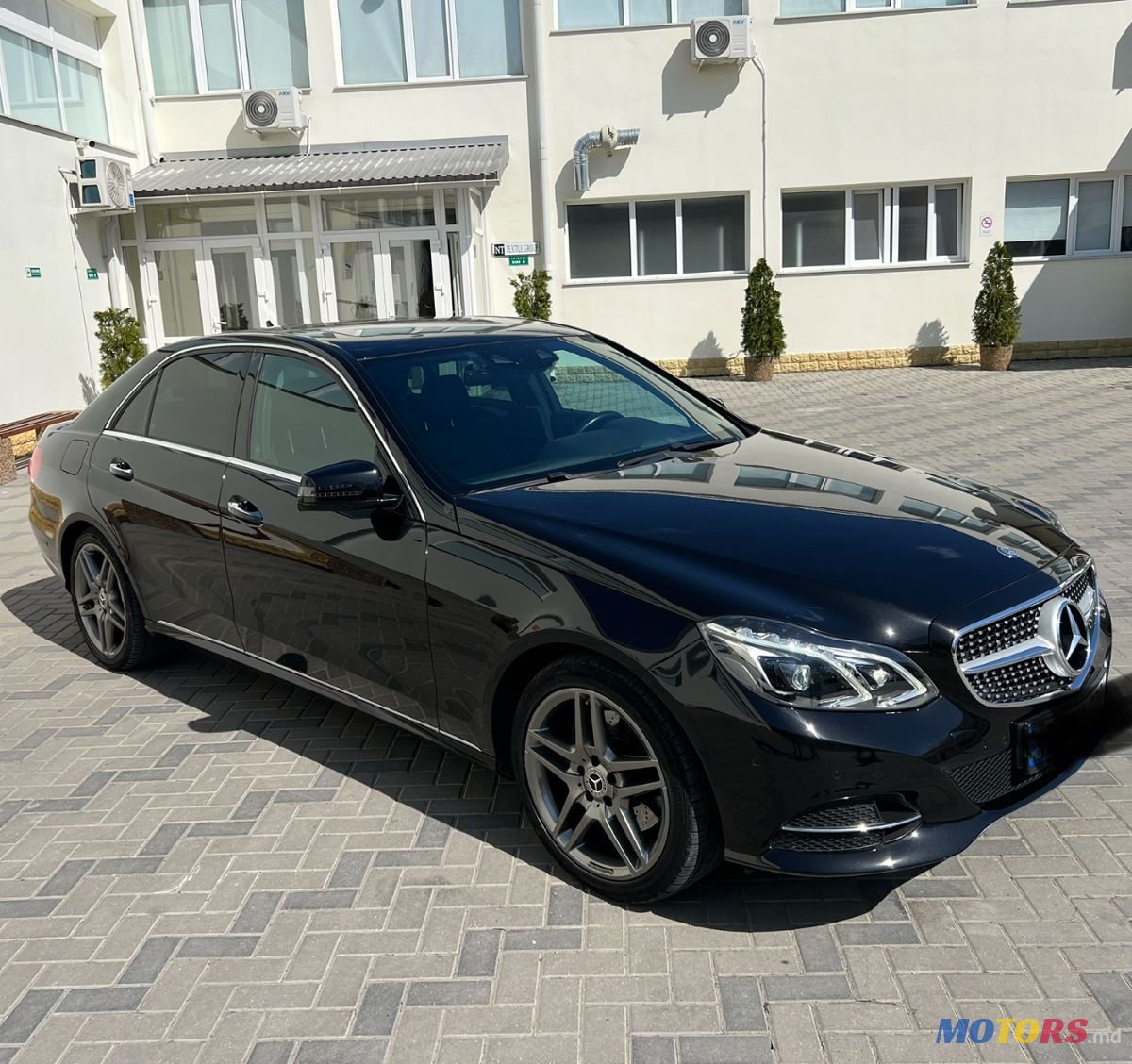 2015' Mercedes-Benz E-Class photo #3