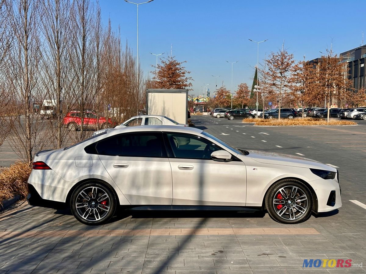 2023' BMW 5 Series photo #2