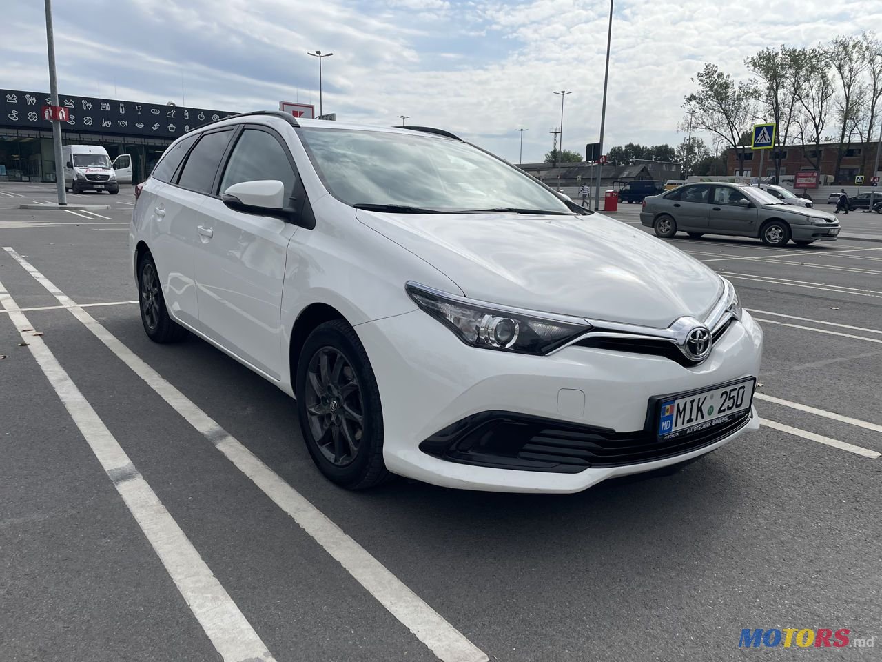 2016' Toyota Auris photo #1