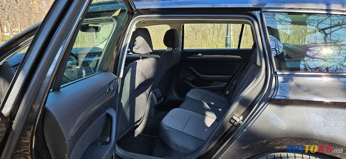 2019' Volkswagen Passat photo #6
