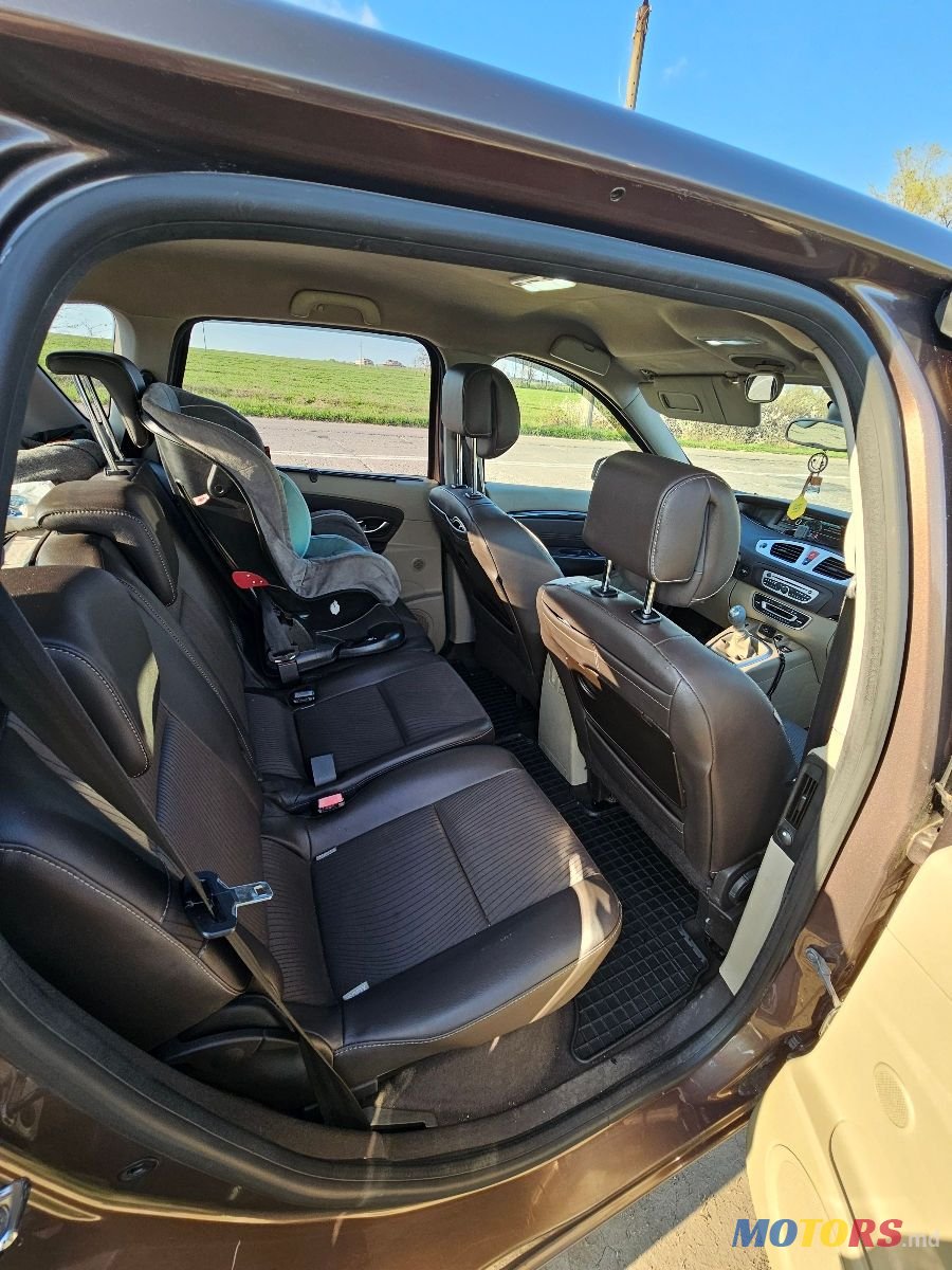 2010' Renault Scenic photo #3