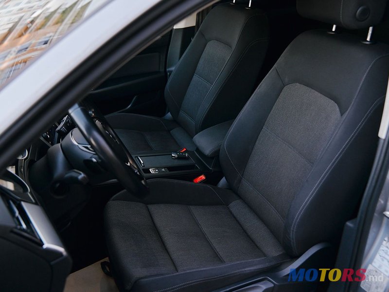2019' Volkswagen Passat photo #3