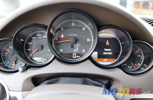 2012' Porsche Cayenne photo #3