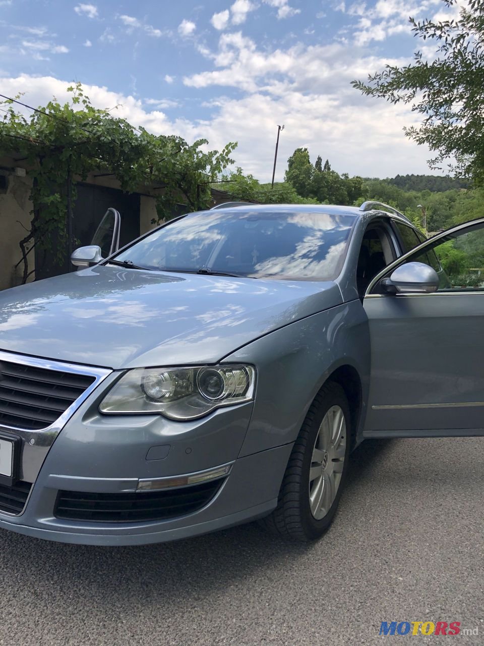 2010' Volkswagen Passat photo #1