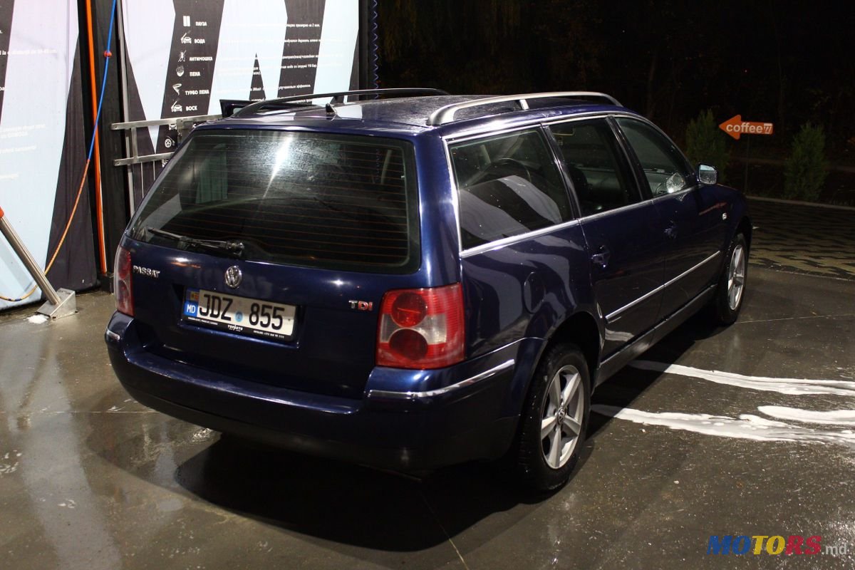2001' Volkswagen Passat photo #5