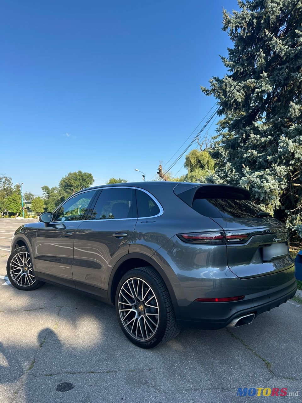 2019' Porsche Cayenne photo #2