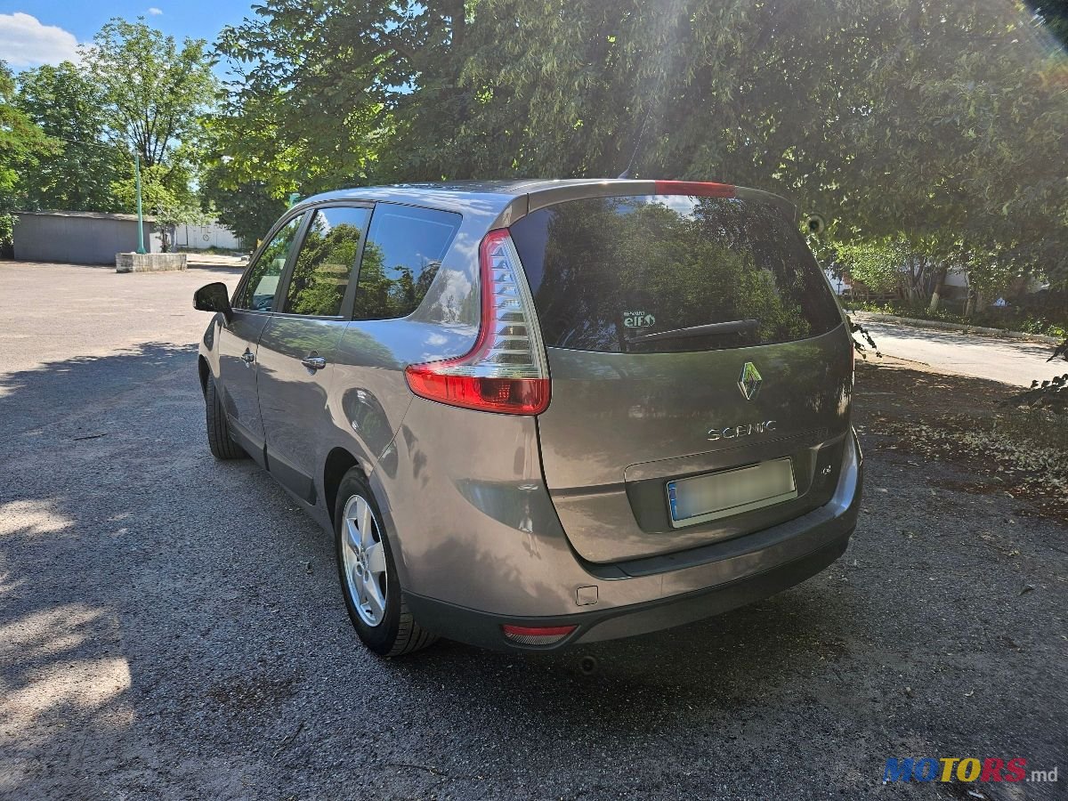 2009' Renault Grand Scenic photo #2