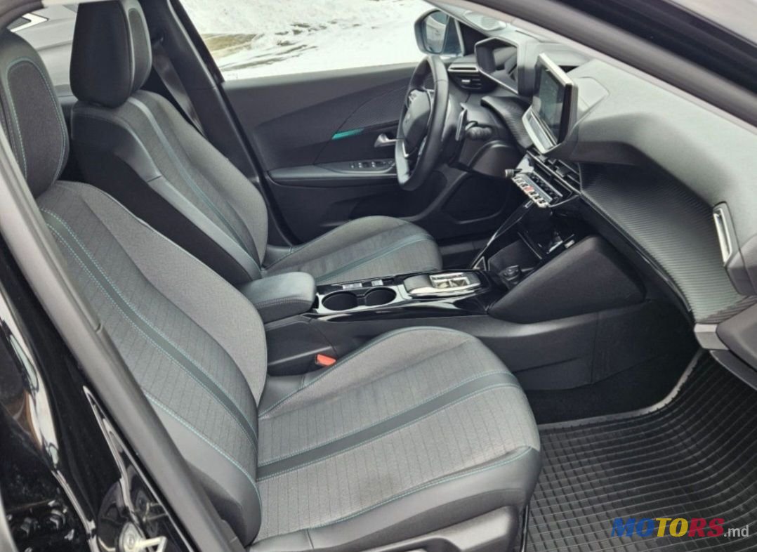 2023' Peugeot 2008 photo #5