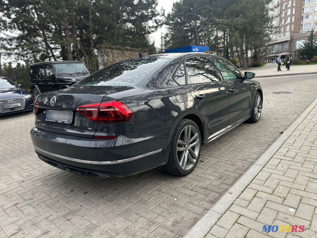 2018' Volkswagen Passat photo #2