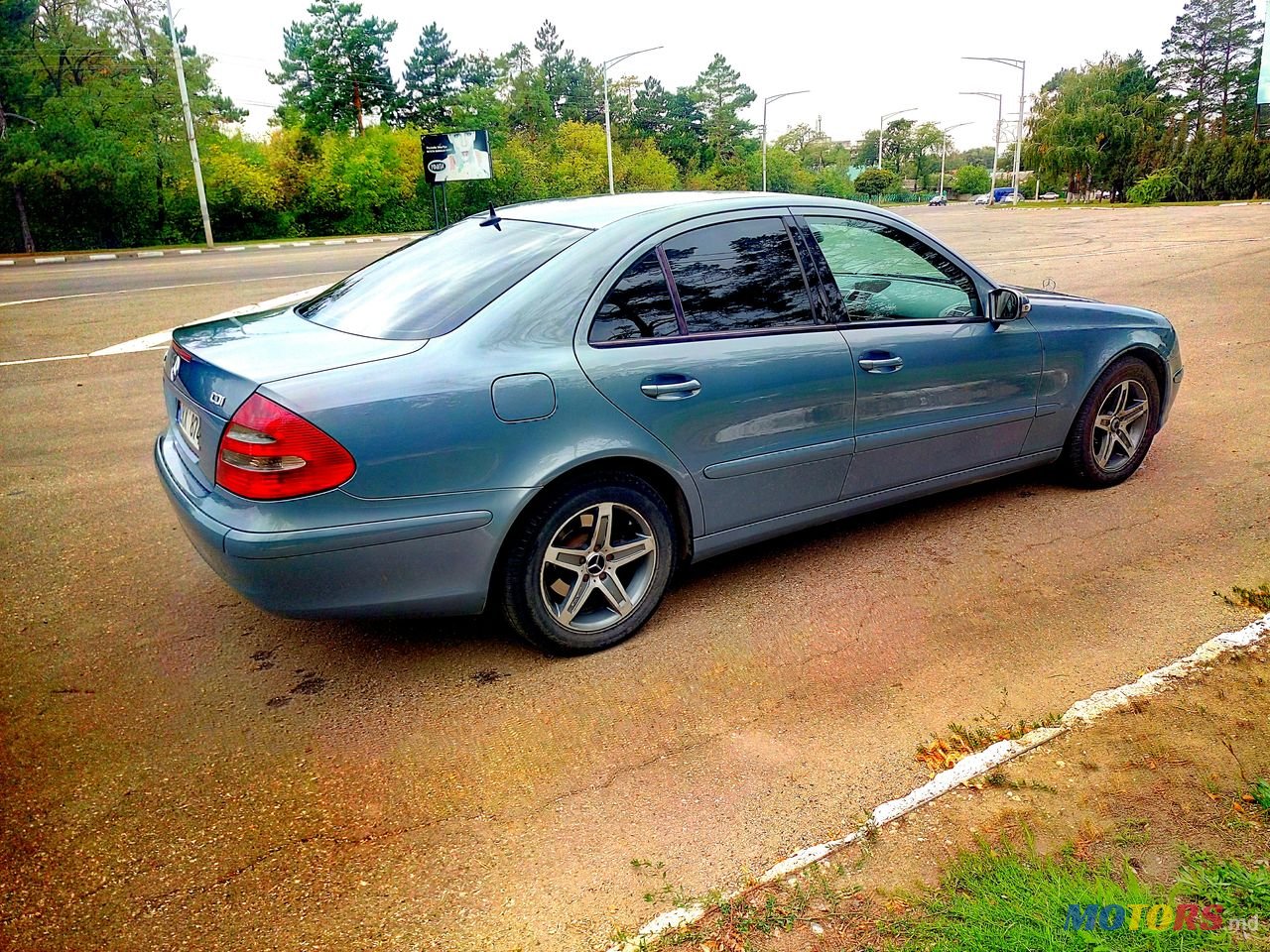 2004' Mercedes-Benz E-Class 220 photo #2