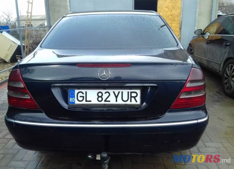 2004' Mercedes-Benz E photo #2