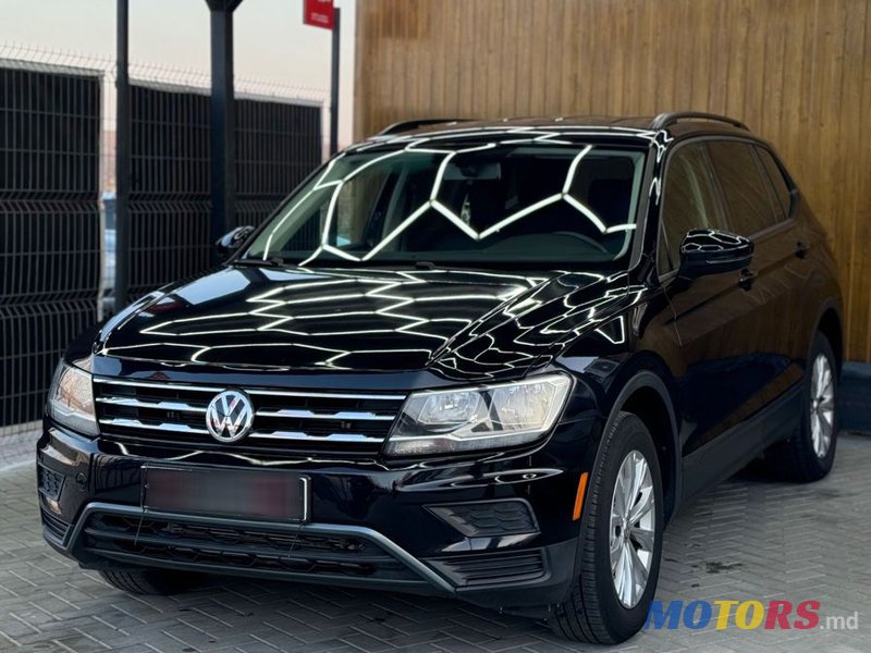 2018' Volkswagen Tiguan photo #2